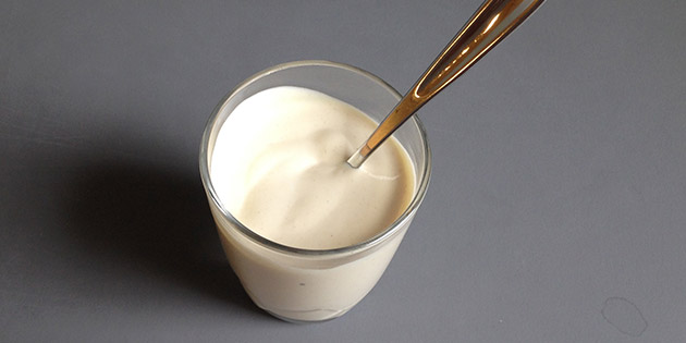 Creme fraiche dressing med sennep