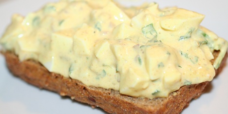 Eggesalat med karri