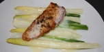 Fisk med asparges, vårløk og sitronsaus