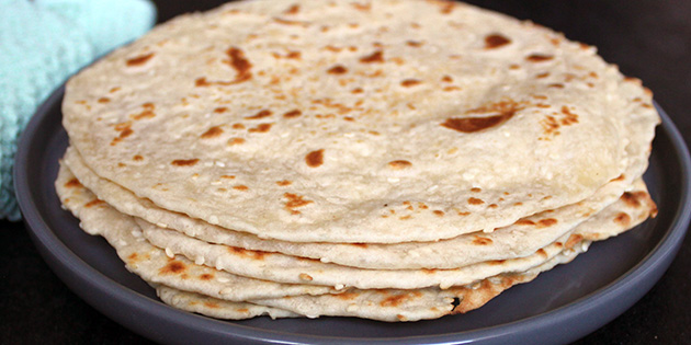 Flatbr�d i stekepanne med sesamfr�