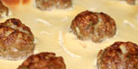 Frikadeller på yoghurtbunn