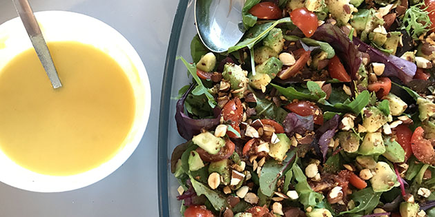 Gr�nn salat med avokado og tomat