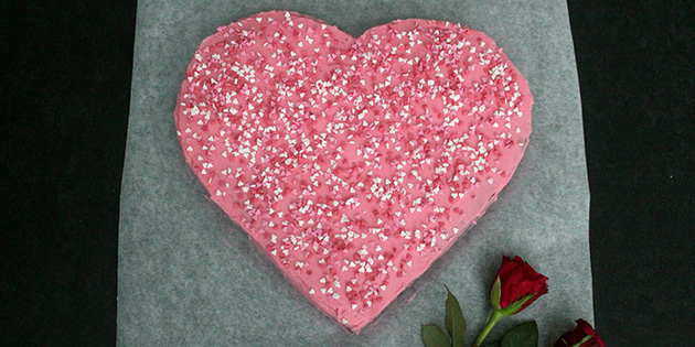 Hjertekake � vakker sjokoladekake med sm�rkrem