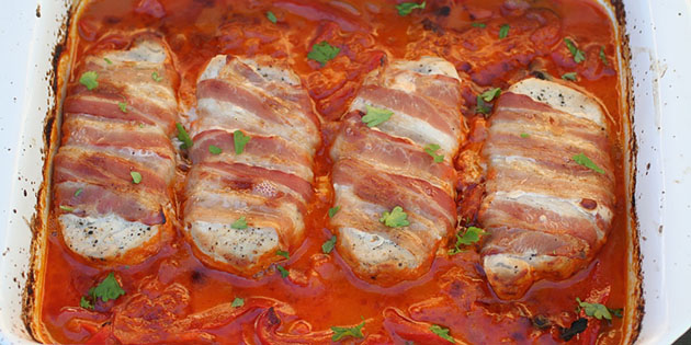 Koteletter i fat med bacon, fl�te og paprika