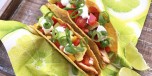 Mexicanske tacos med kylling og salsa