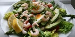 Lekker salat med egg, reker og grnne asparges