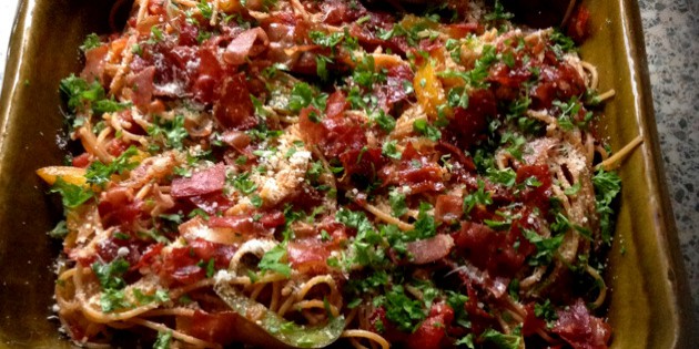 Spagetti med parmaskinke og paprika