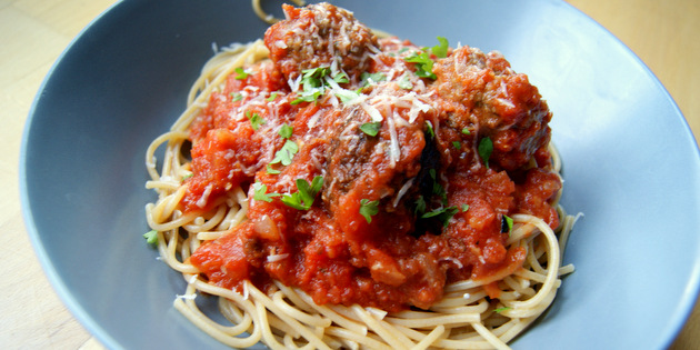 Spanske kj�ttboller i tomatsaus