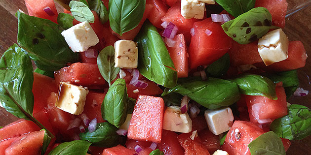 Vannmelonsalat med fetaost, r�dl�k og basilikum
