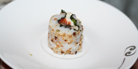 Vegetar inside-out sushi