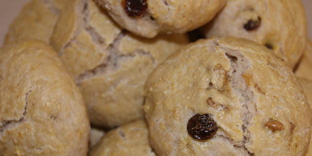 Boller med rosiner og valn�tter