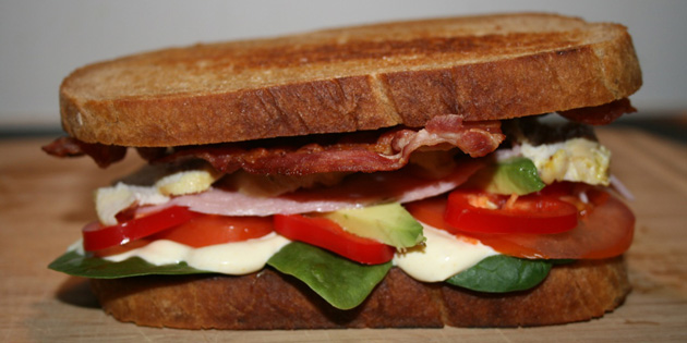 Club Sandwich med karridressing