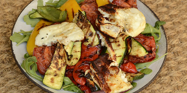 Grillsalat med grnnsaker og halloumi