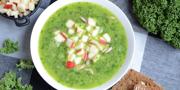 Gr�nn suppe med gr�nnk�l og erter