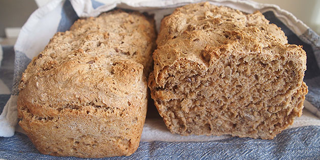 Halvgrovt br�d med rugmel og solsikkekjerner