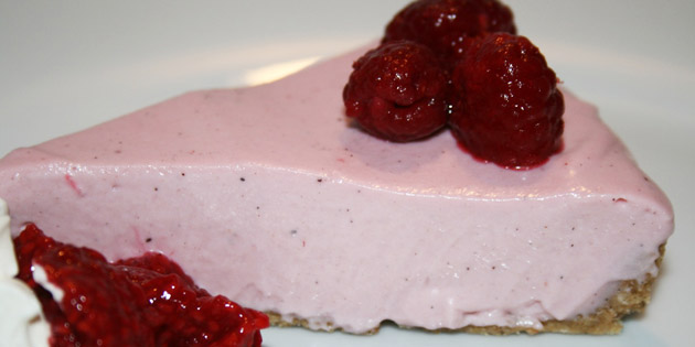 Kake med bringeb�rmousse
