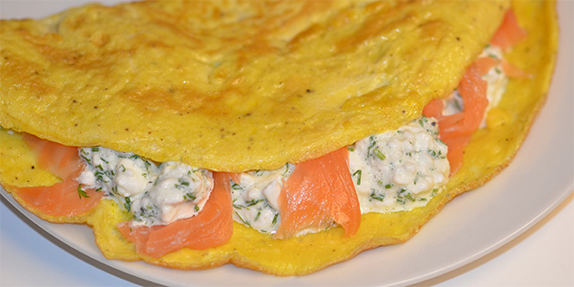 Omelett med laks og cottage cheese