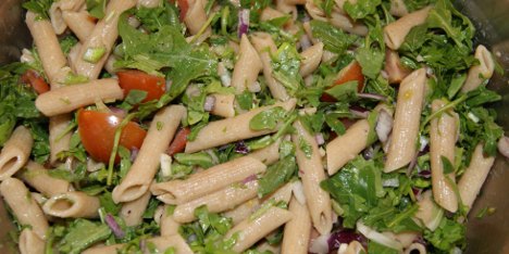 Pastasalat med dressing