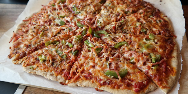 Pizza - slice av pizza