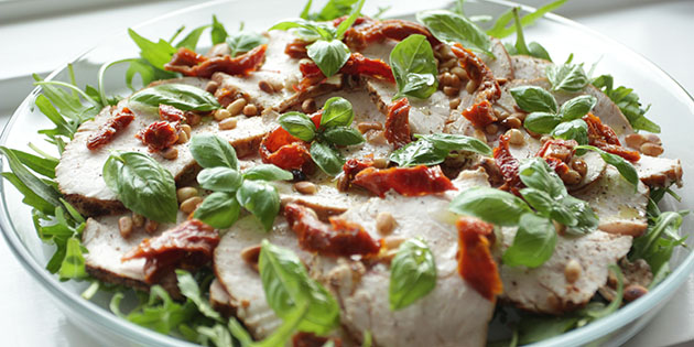 Saftig kalkunbryst med solt�rkede tomater