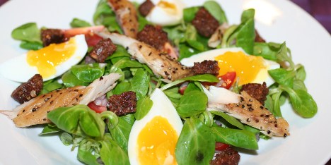 Salat med r�kt makrell
