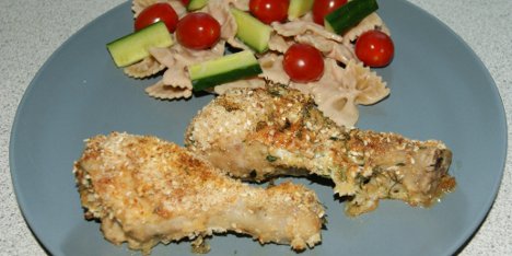 Stekte kyllingl�r og pastasalat