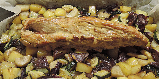 Svin indrefilet i form med gr�nnsaker