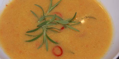 Vegansk gulrotsuppe med chili